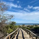 A Un Paso Del Mar